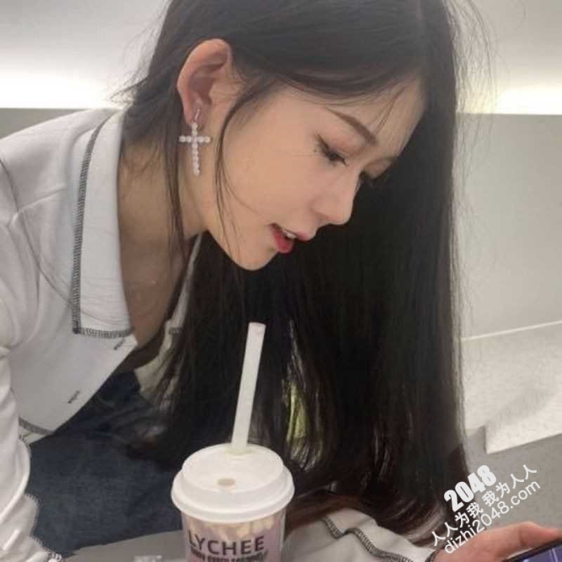哈尔滨医科大学宁佳~私拍视频流出 母狗戴着眼镜吃鸡吧 一脸享受的样子~