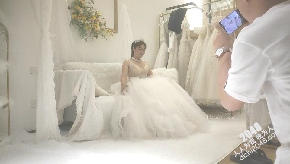 [MP4/852MB]胖子传媒工作室 婚纱店主题约啪良家美少妇穿上婚纱开操，别样刺激