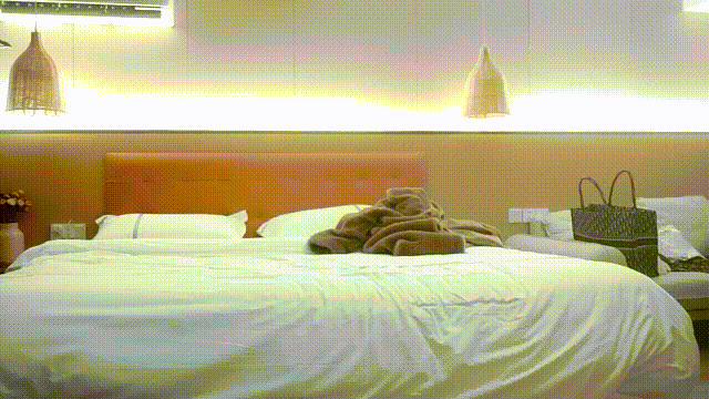 难得极品外围美女,168CM自带豹纹短裙,性感热舞好骚,美腿扛起爆草,操的大奶直晃动