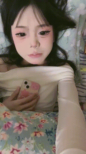 御姐下海！我靠！超漂亮【小美一线天】，气质大美女，一根棍子把自己玩得湿漉漉