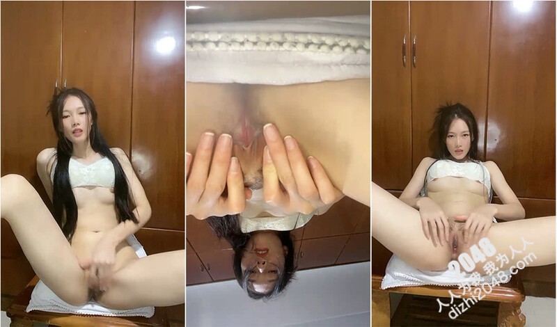 秀发飘飘,中分气质邻家小姐姐,身材高挑,消瘦排骨妹,坐在凳子上抚摸小茓