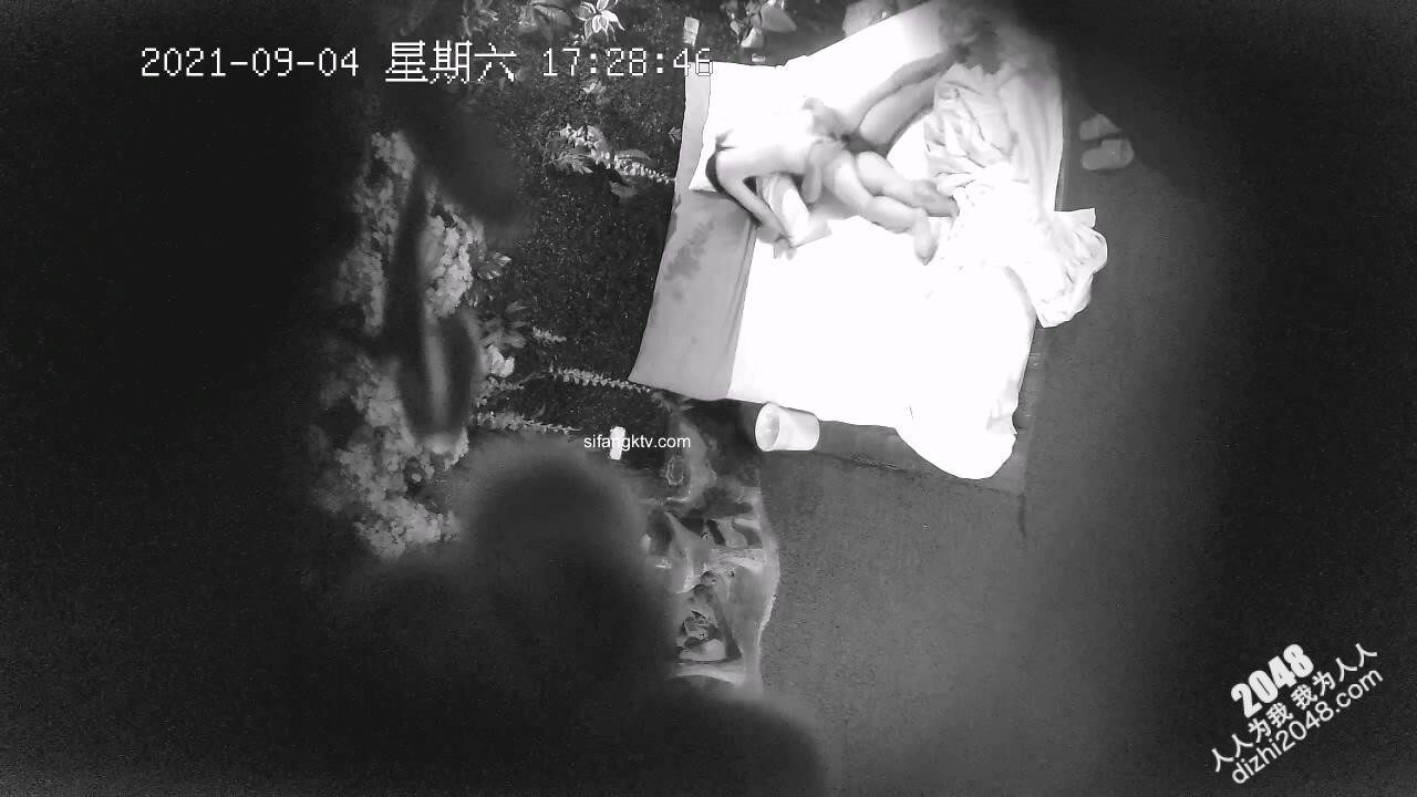 【酒店摄像头】2对大学生情侣周末相约酒店钟点房,其中一对做爱喜欢磨豆腐