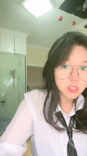 漂亮美女 皮肤白皙 身材苗条 鲍鱼粉嫩 被小哥哥无套输出 呻吟连连 内射