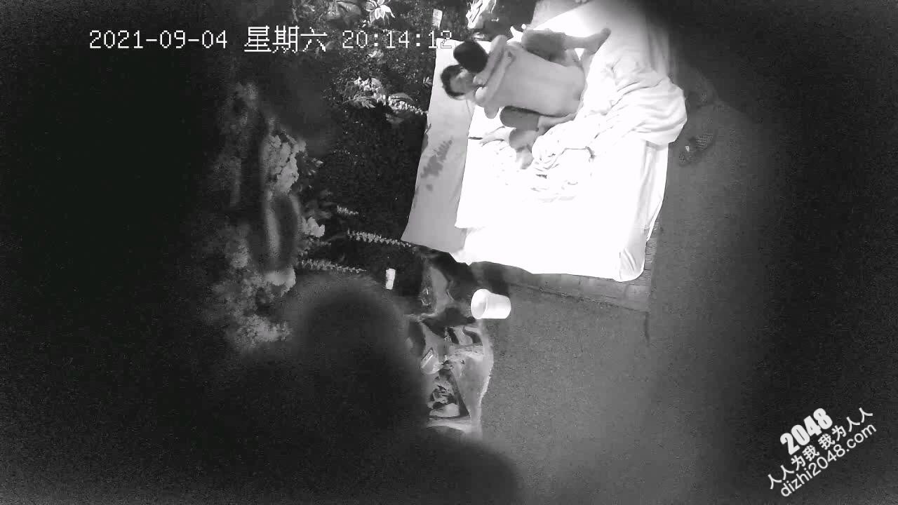 【酒店摄像头】2对大学生情侣周末相约酒店钟点房,其中一对做爱喜欢磨豆腐