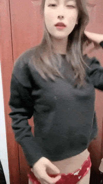 气质甜美女神小姐姐！掏出白嫩奶子看看！黑丝美腿蜜桃臀，翘起屁股拍打