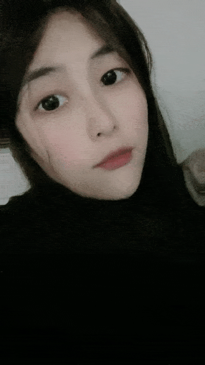 气质甜美女神小姐姐！掏出白嫩奶子看看！黑丝美腿蜜桃臀，翘起屁股拍打
