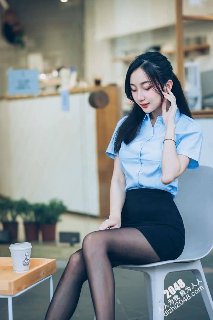 包臀短裙正妹 黑絲襪