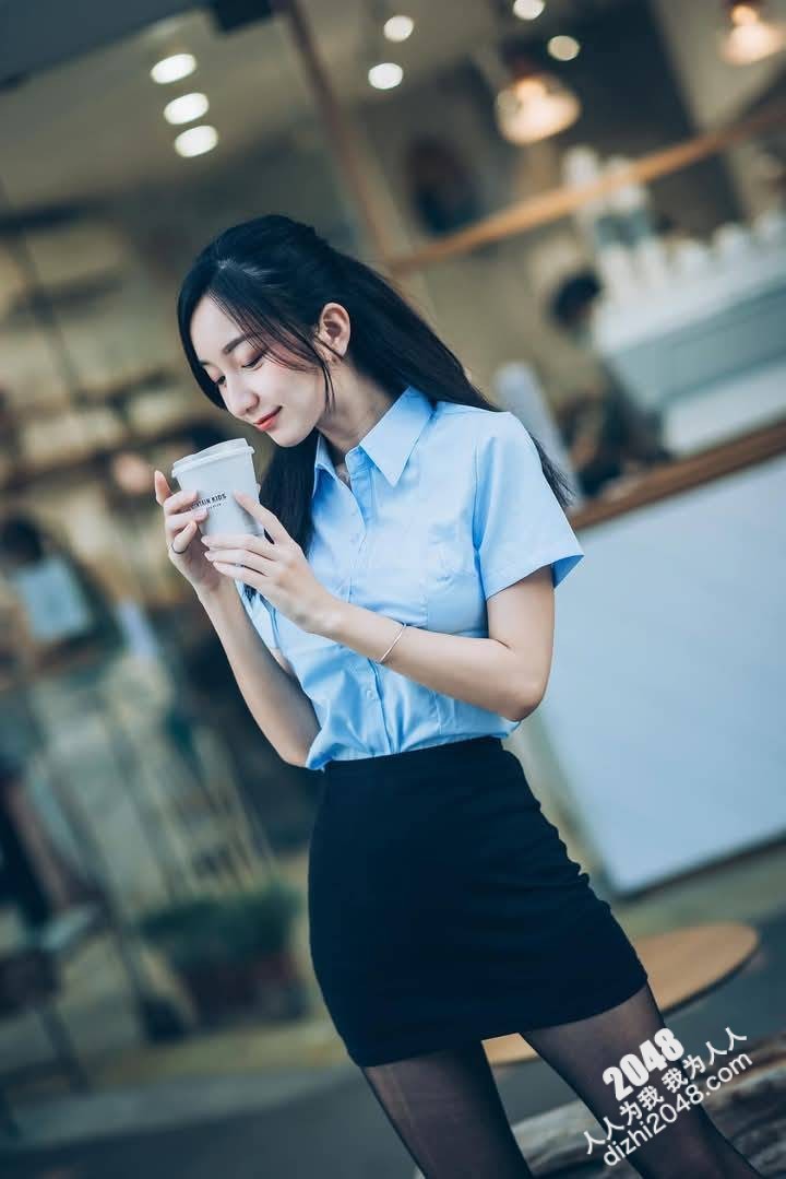 包臀短裙正妹 黑絲襪