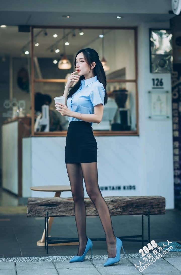 包臀短裙正妹 黑絲襪